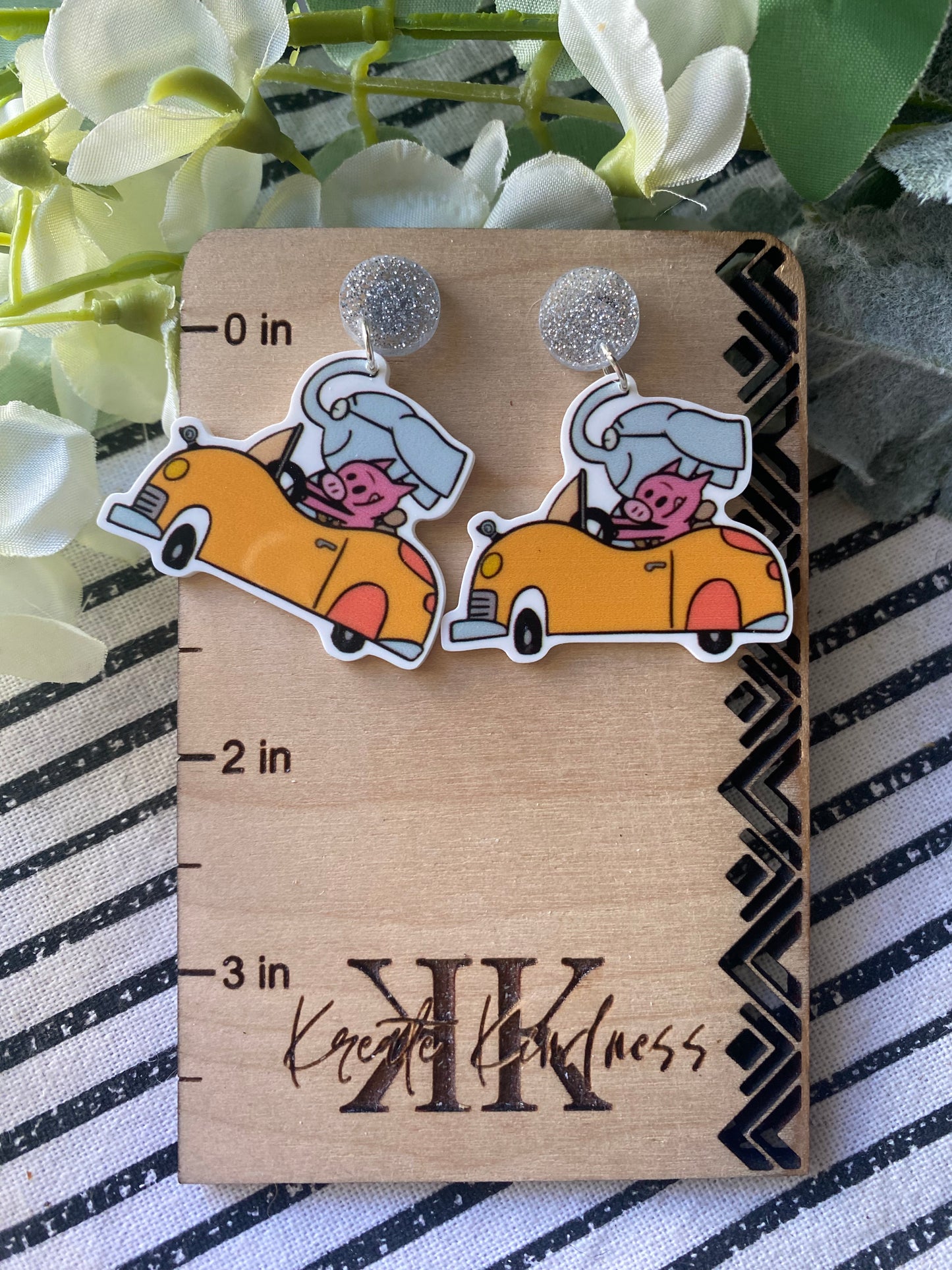 Elephant and Piggy go riding